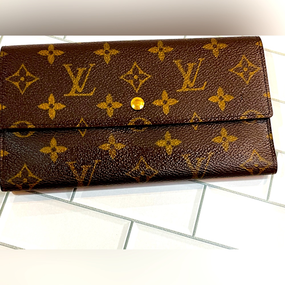 Vintage LV  Monogram Portefeuille International Wallet. Chain NOT included